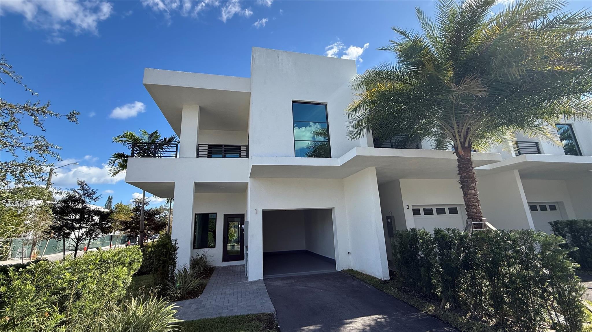 Hollywood Little Ranches - Residential Lease