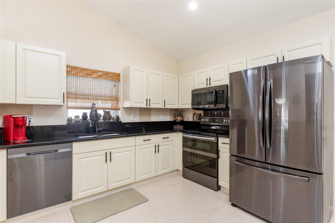 Hampton Lakes - Residential