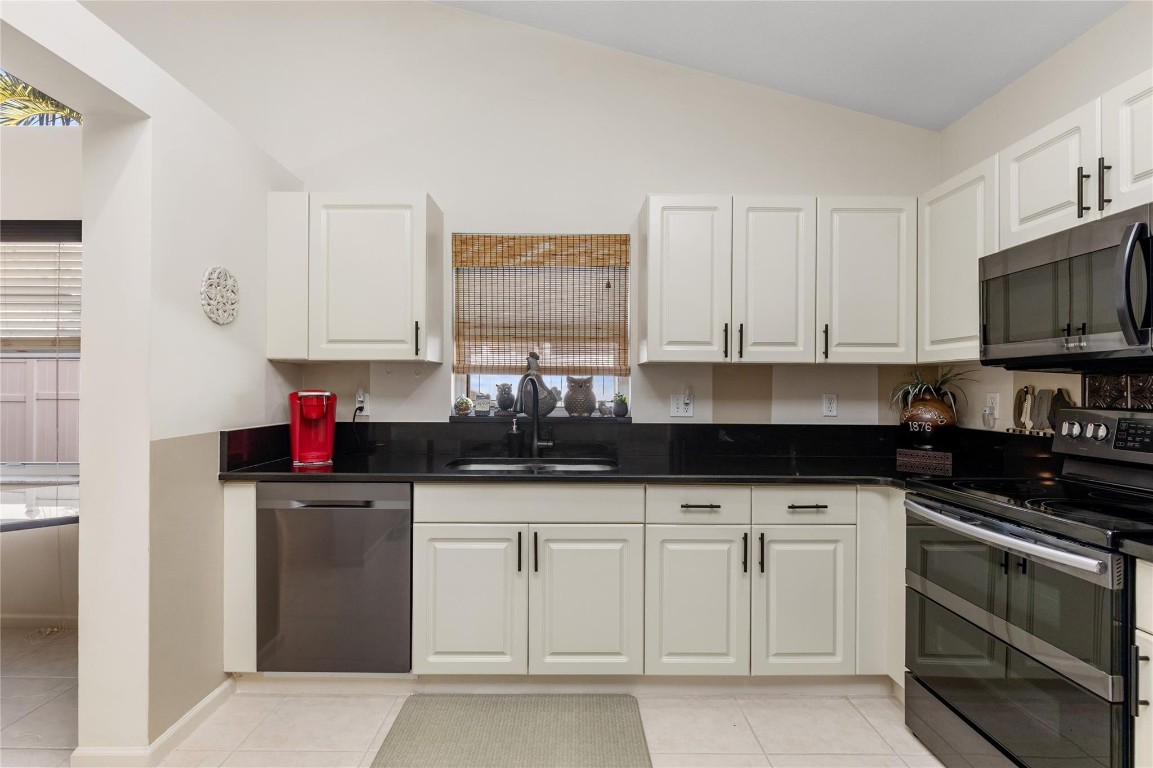 Hampton Lakes - Residential