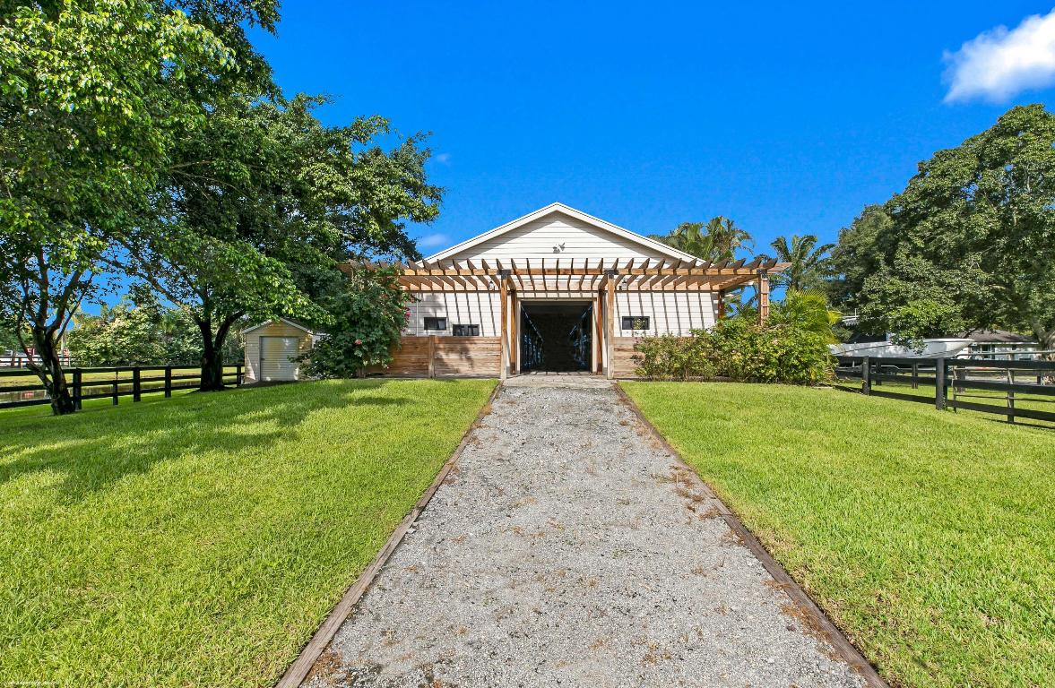 SADDLE TRAIL PARK OF WELLINGTON - Residential