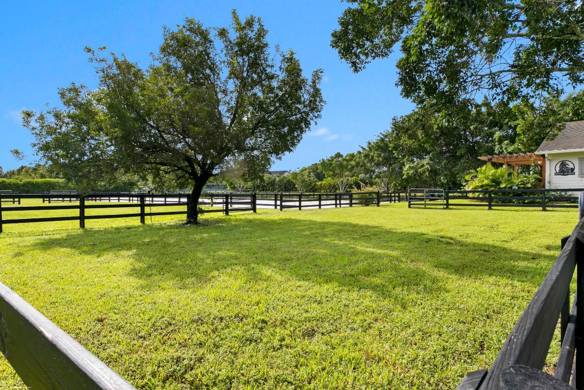 SADDLE TRAIL PARK OF WELLINGTON - Residential