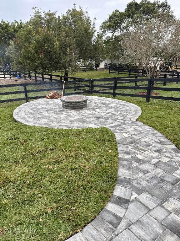 SADDLE TRAIL PARK OF WELLINGTON - Residential