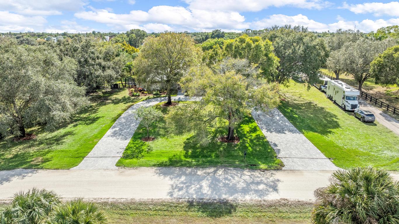 SADDLE TRAIL PARK OF WELLINGTON - Residential