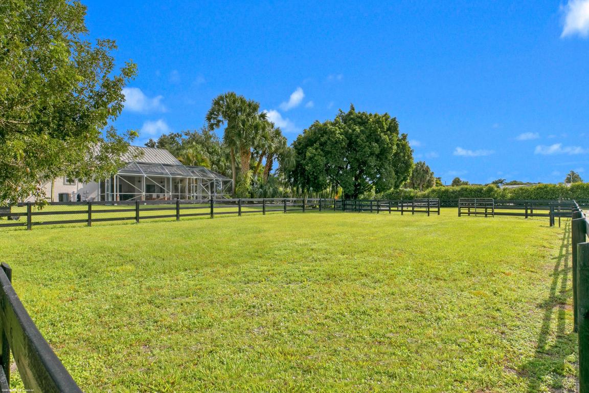 SADDLE TRAIL PARK OF WELLINGTON - Residential