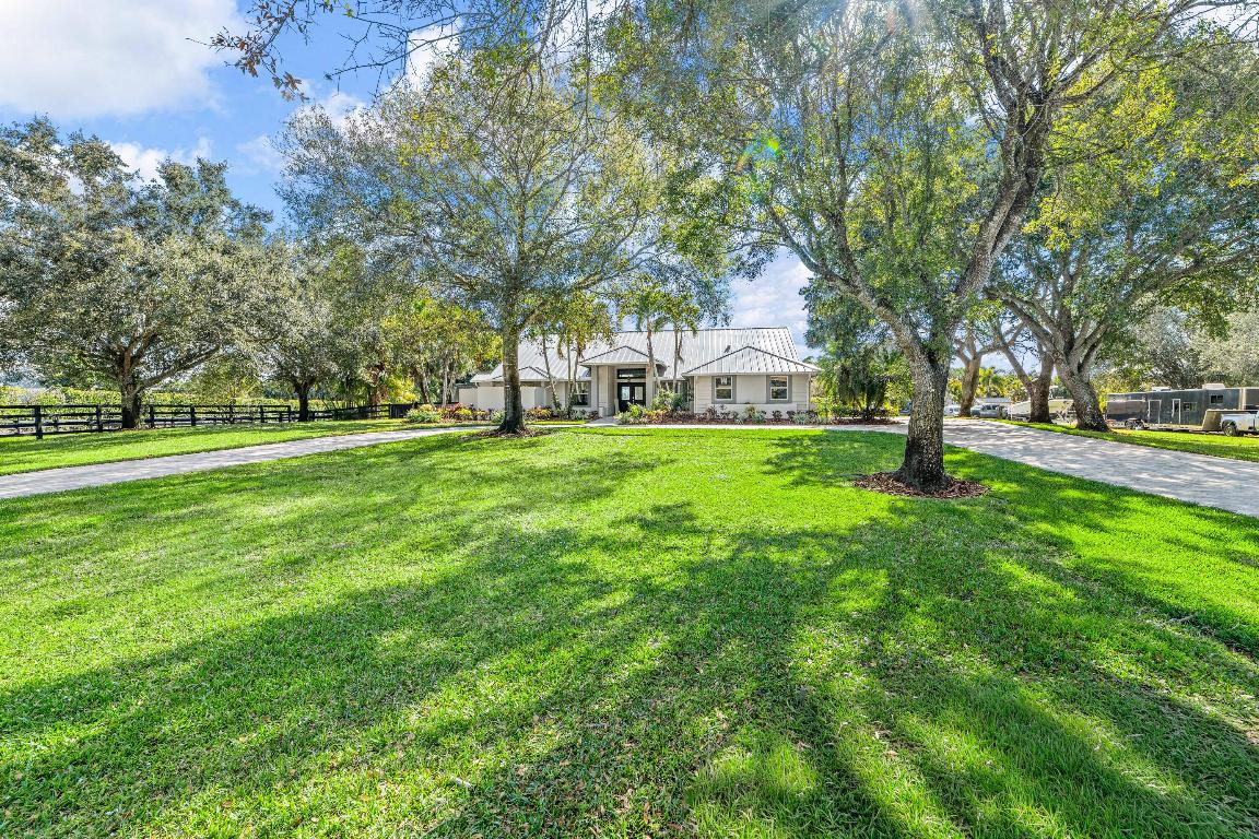 SADDLE TRAIL PARK OF WELLINGTON - Residential