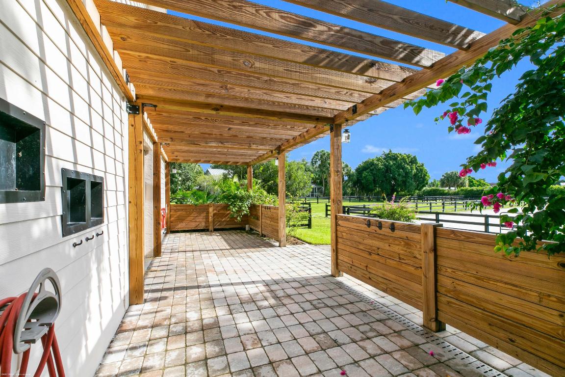 SADDLE TRAIL PARK OF WELLINGTON - Residential