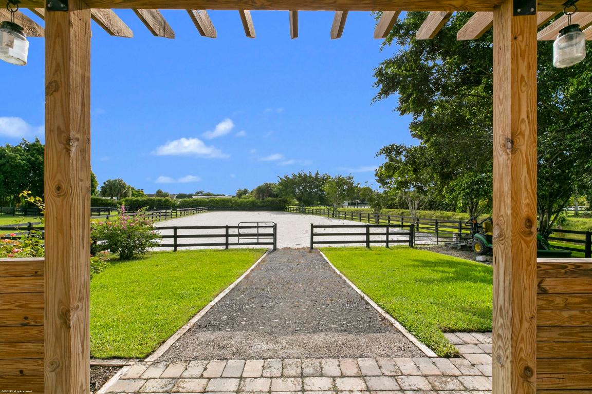 SADDLE TRAIL PARK OF WELLINGTON - Residential