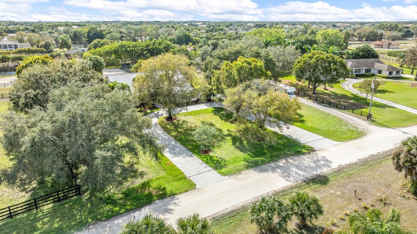 SADDLE TRAIL PARK OF WELLINGTON - Residential