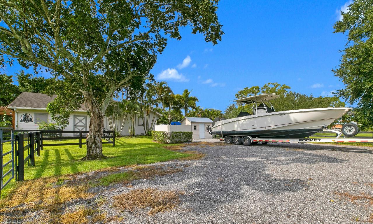 SADDLE TRAIL PARK OF WELLINGTON - Residential