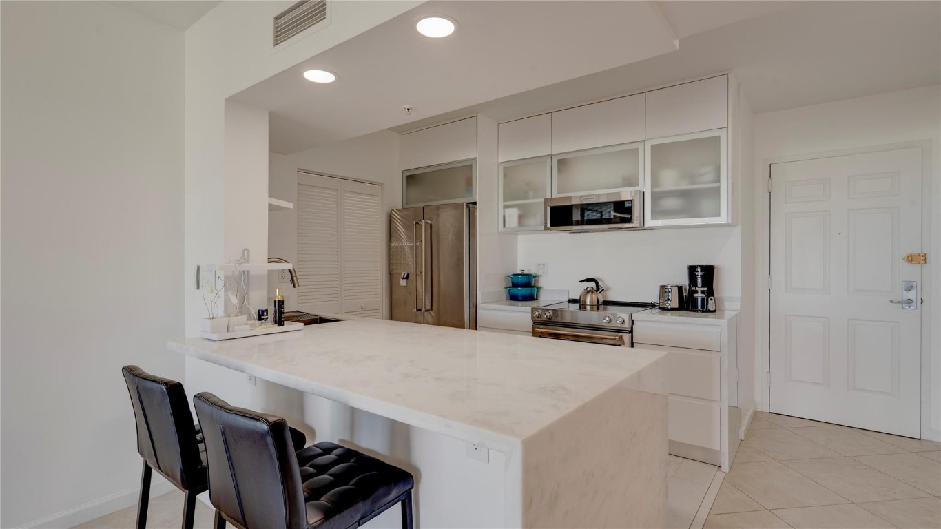 3020 NE 32nd Avenue 904