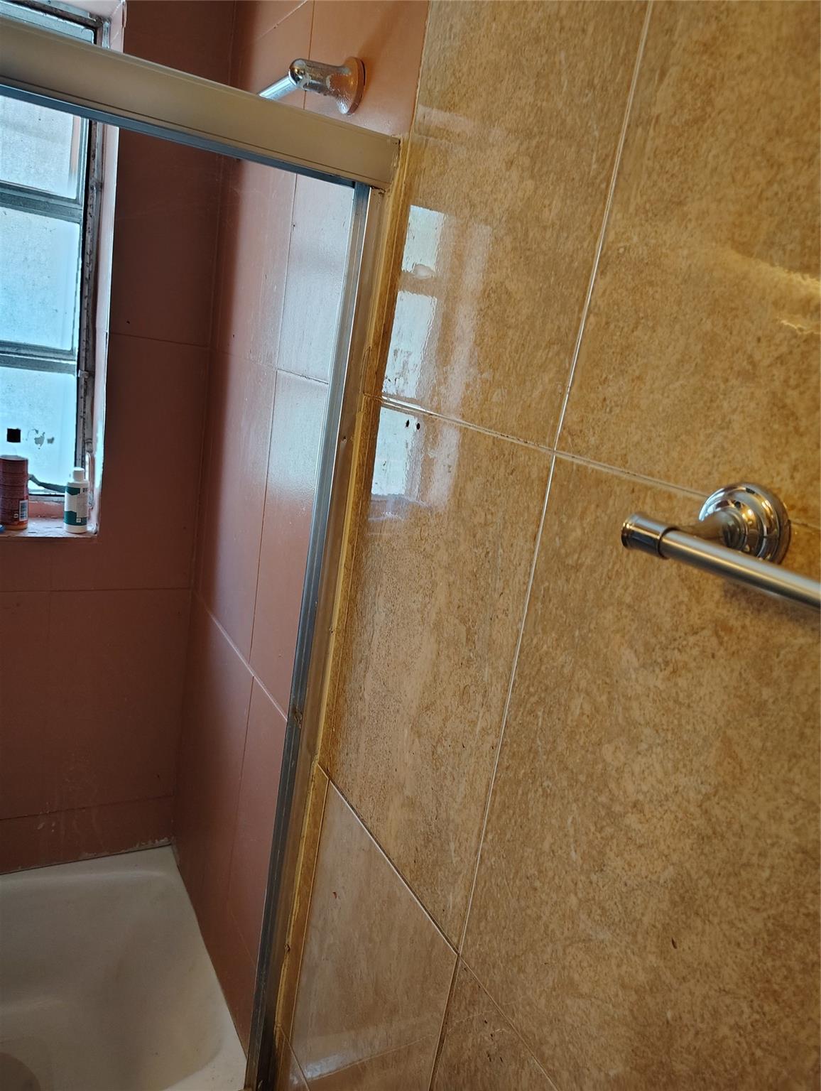 353 NE 160th Ter, Miami, FL, 33162/$389,900 4 353 NE 160th Ter