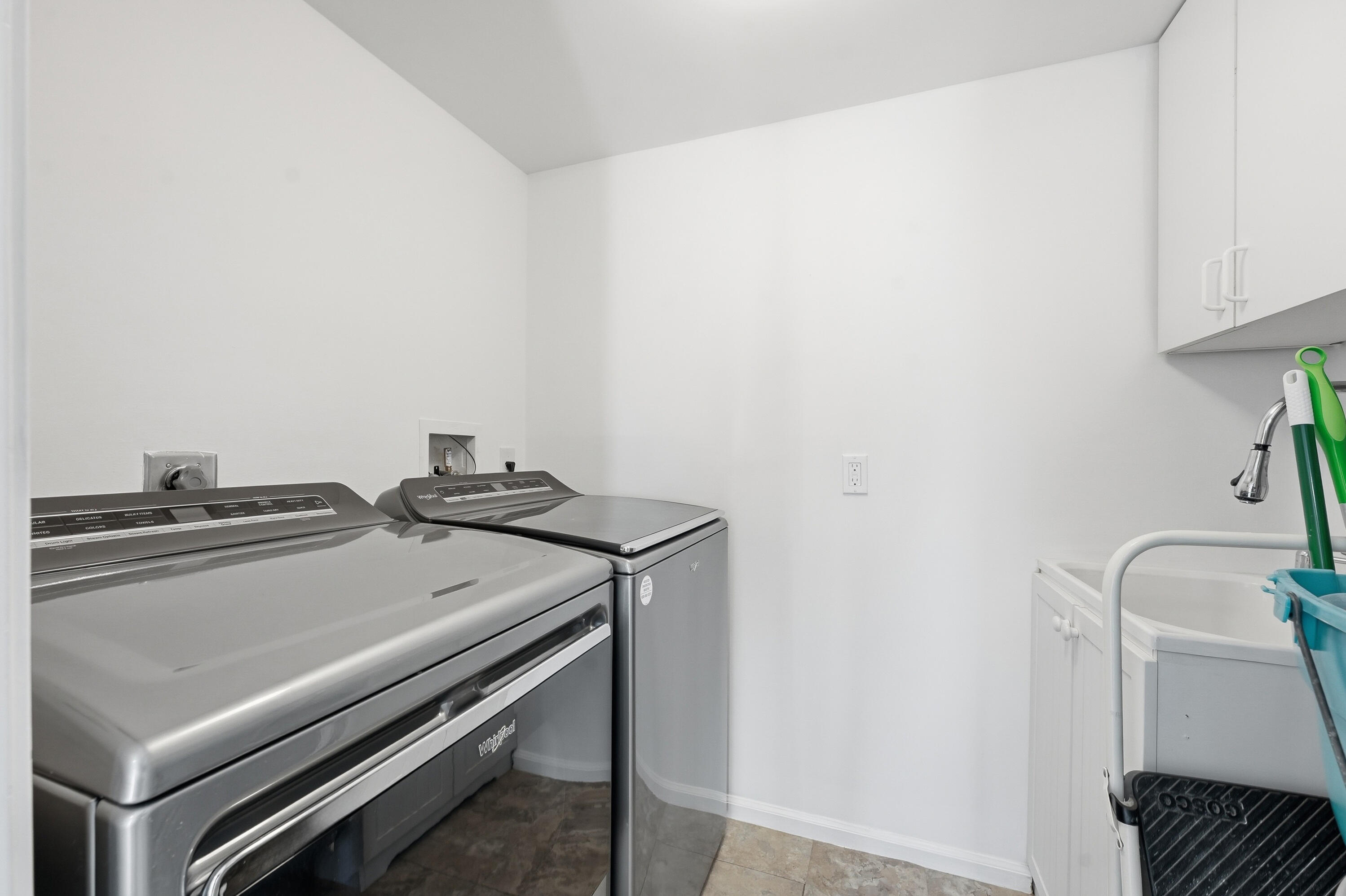 TRADERS CROSSING AT JONATHANS LANDING - Residential