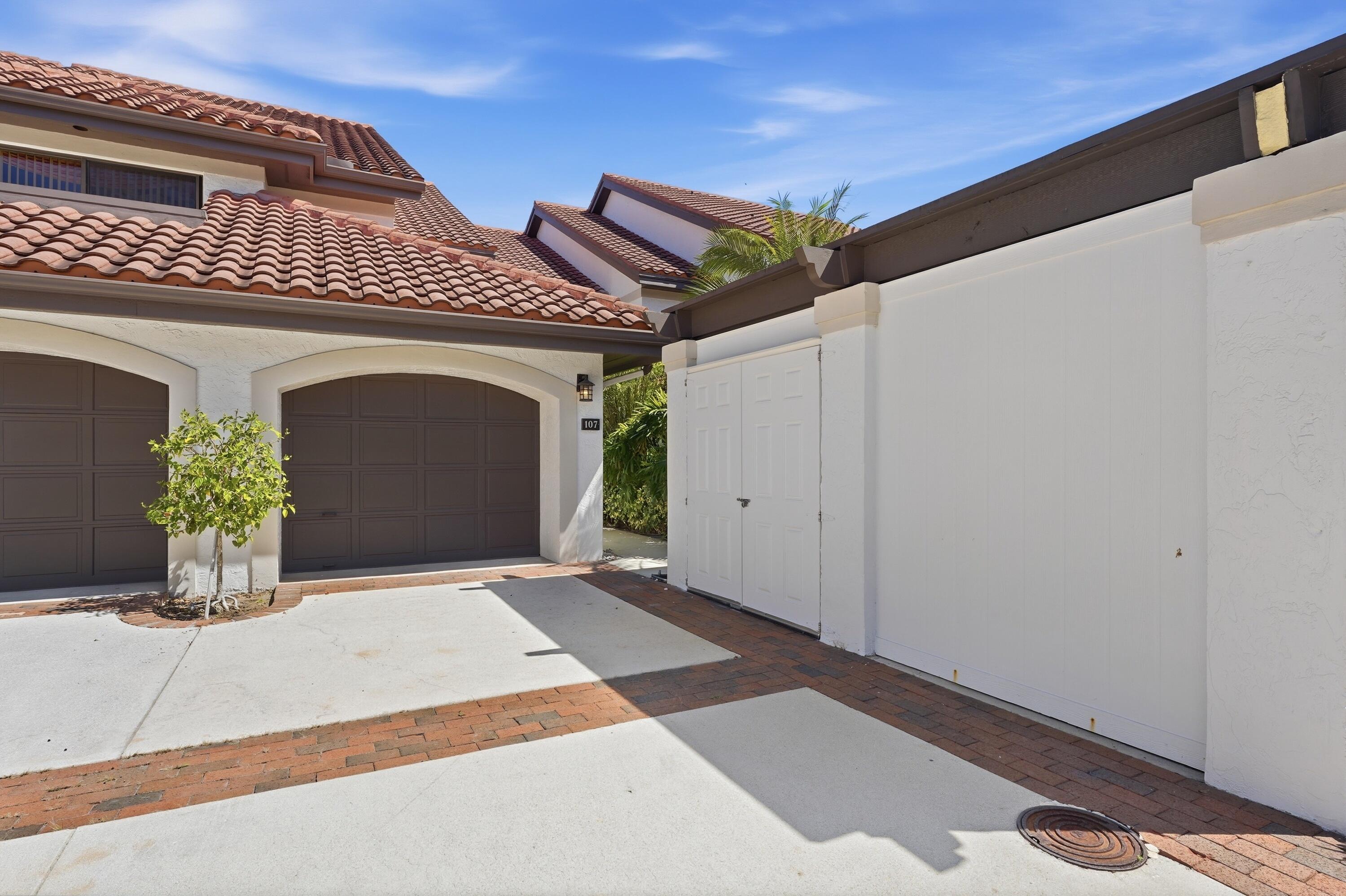 TRADERS CROSSING AT JONATHANS LANDING - Residential