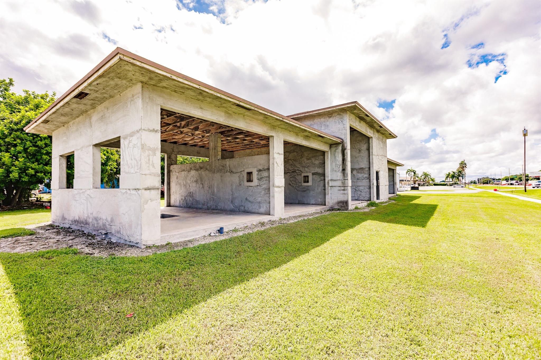 555 NW 16th Street