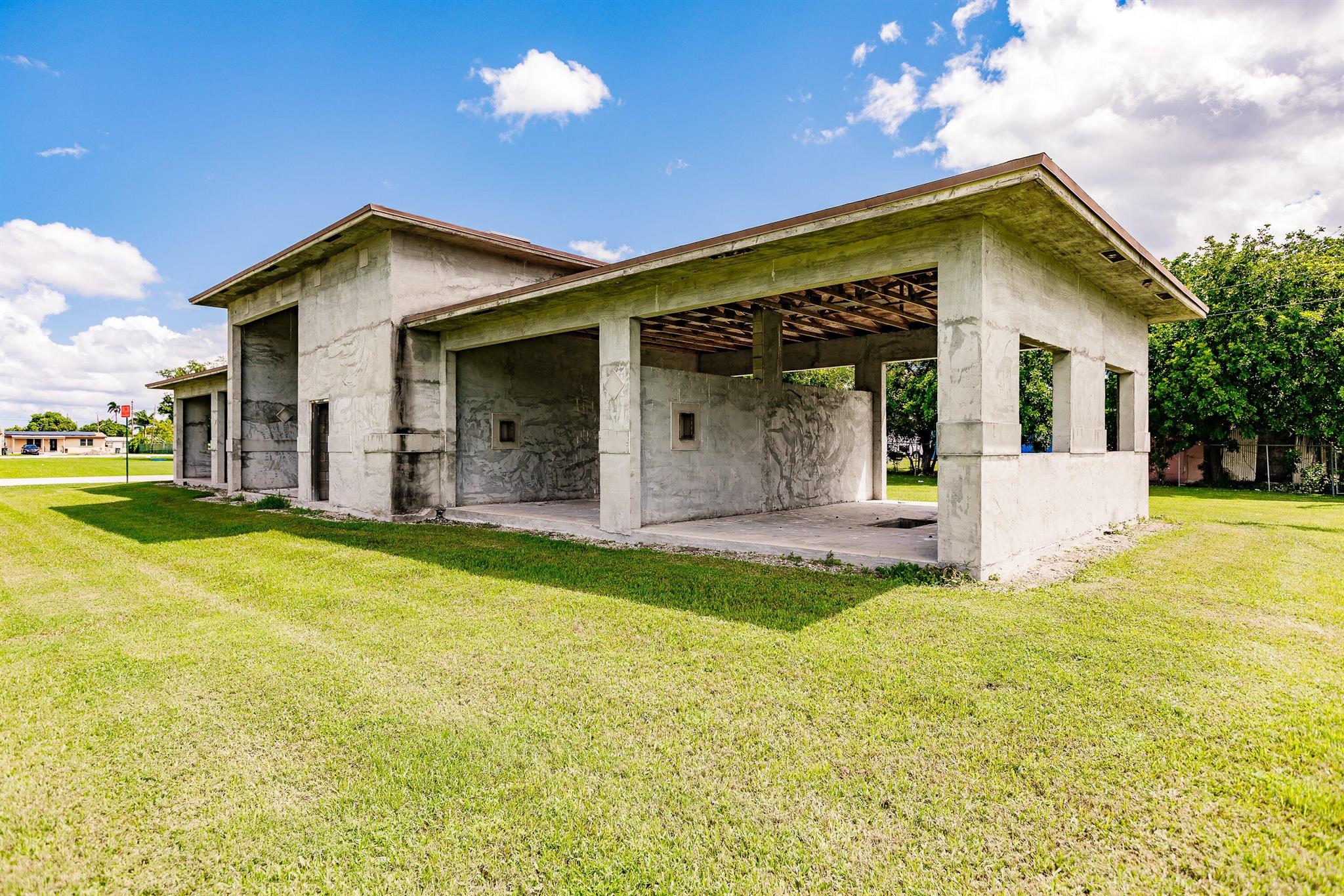 555 NW 16th Street