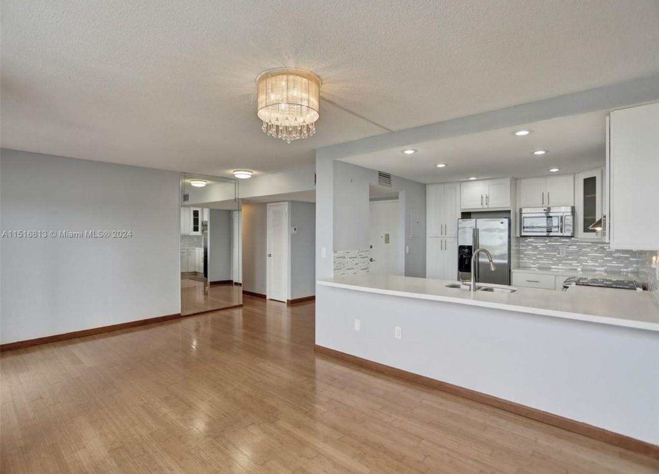 11930 N Bayshore Dr 601