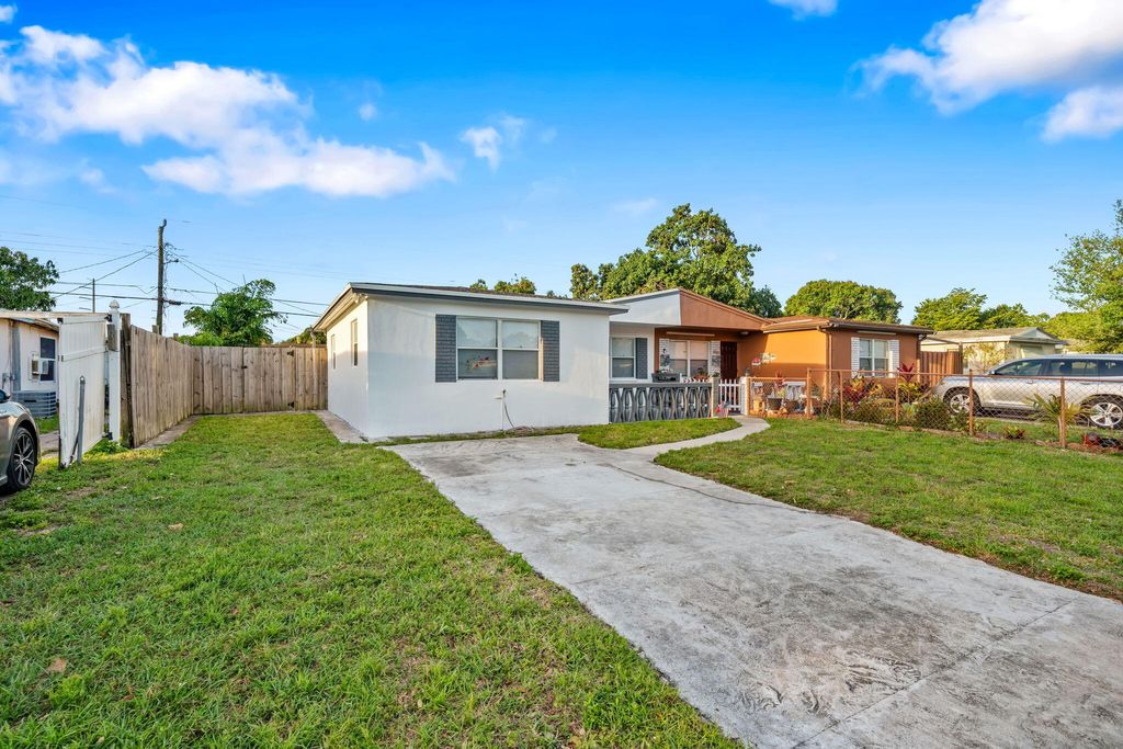Photo of 5042 Eadie Place, West Palm Beach, FL 33407 (MLS # B26008030)