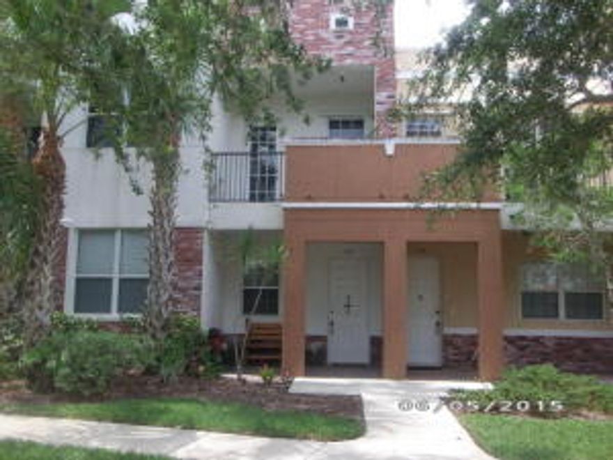 Comfortable 2 bedrs, 2 bathrs with one Car Garage Condo in the heart of Tradition.  Community Pool and Clubhouse. Just steps away from Publix, Banks, shopping, restaurants and Tradition's Town Square. I-95 /exit 118. One small pet allowed.