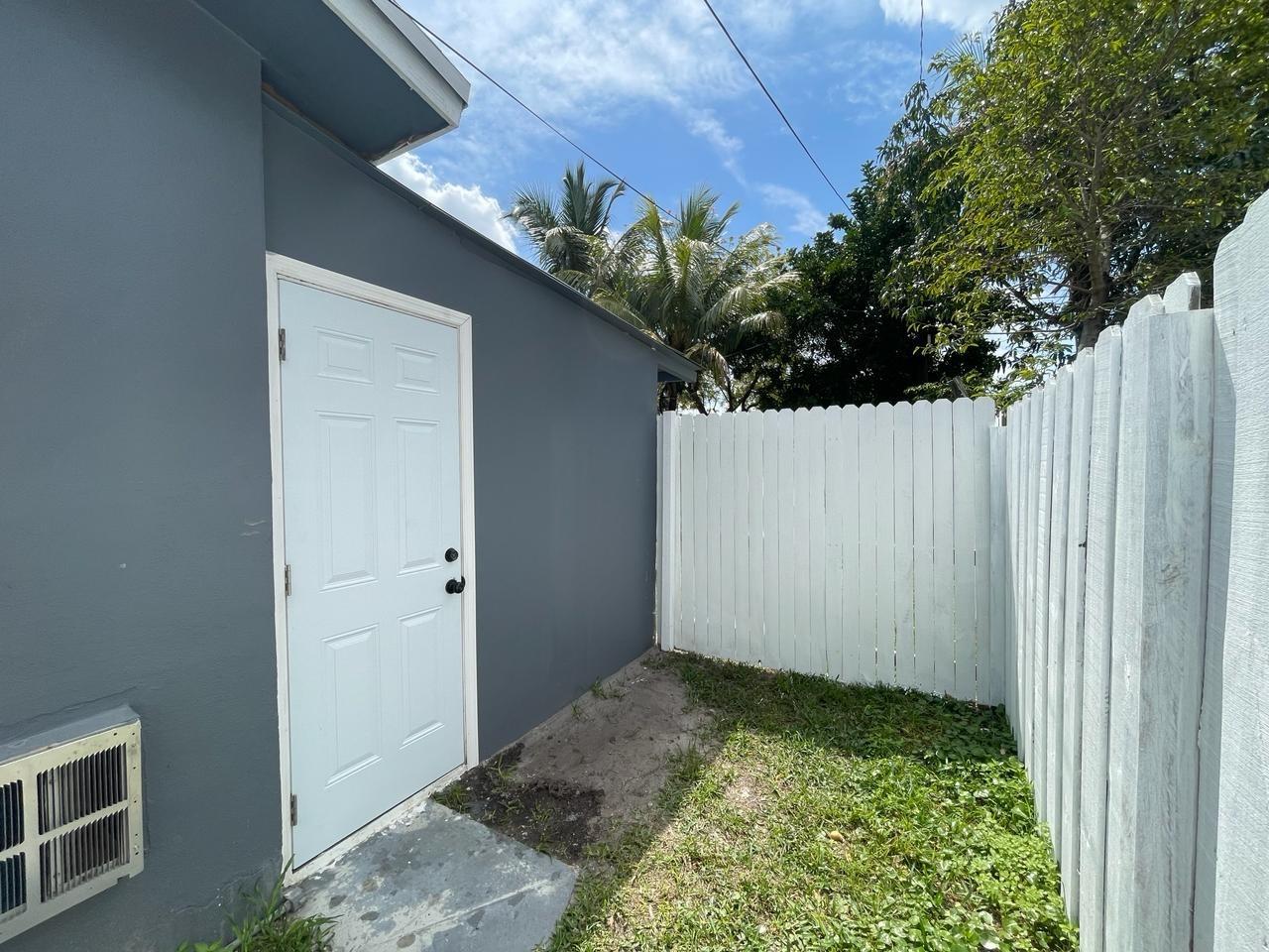 NEW EFFICIENCY , SERVICES INCLUDED , WATER & ELECTRICITY *** MOVE IN IMMEDIATELY***NO HOA APPROVAL NEEDED***PRIVATE ACCESS***PRIVATE PATIO***