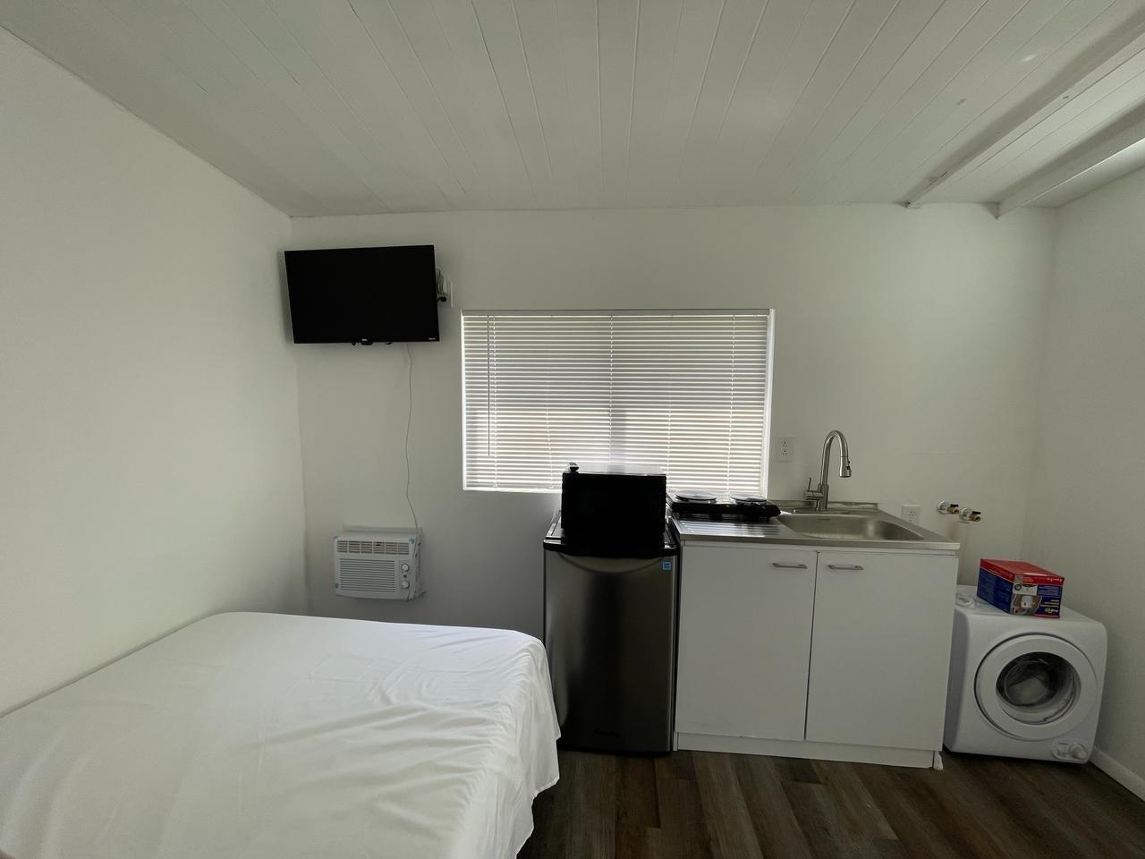 PERRYS ADD TO BROADVIEW C - Residential Lease