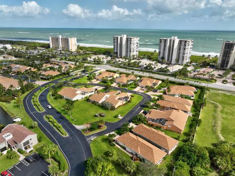 A home in Hutchinson Island