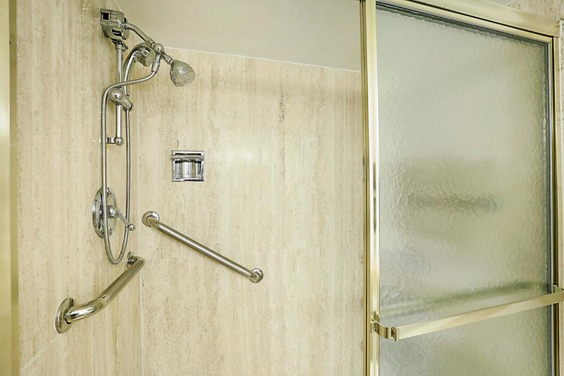 HARBOUR EAST HOUSE CONDO - Residential