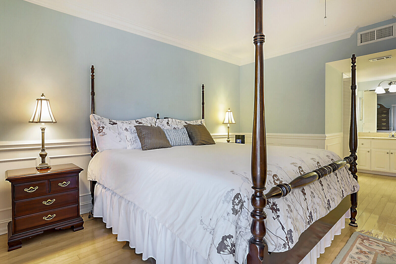 HARBOUR EAST HOUSE CONDO - Residential