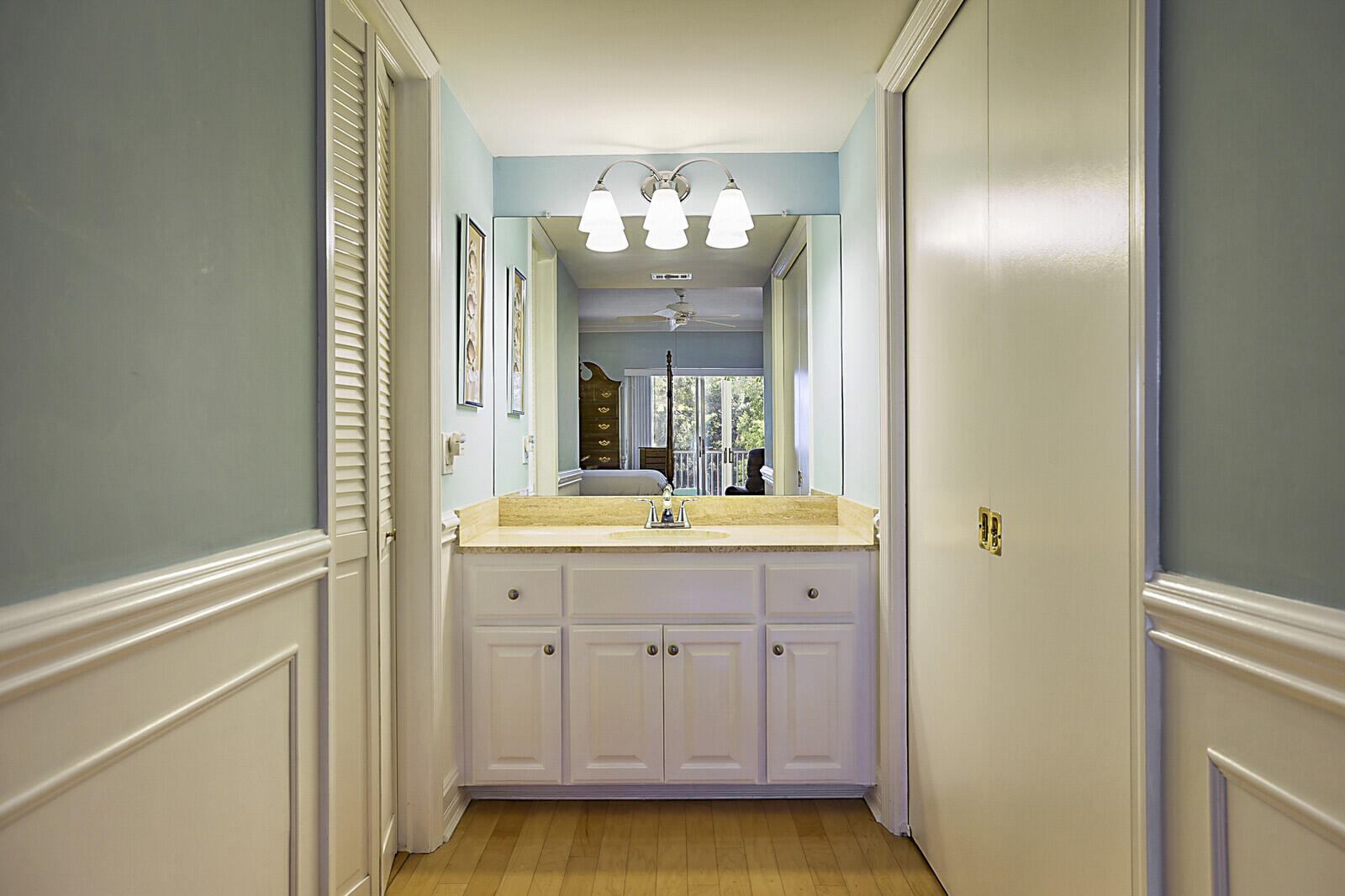 HARBOUR EAST HOUSE CONDO - Residential