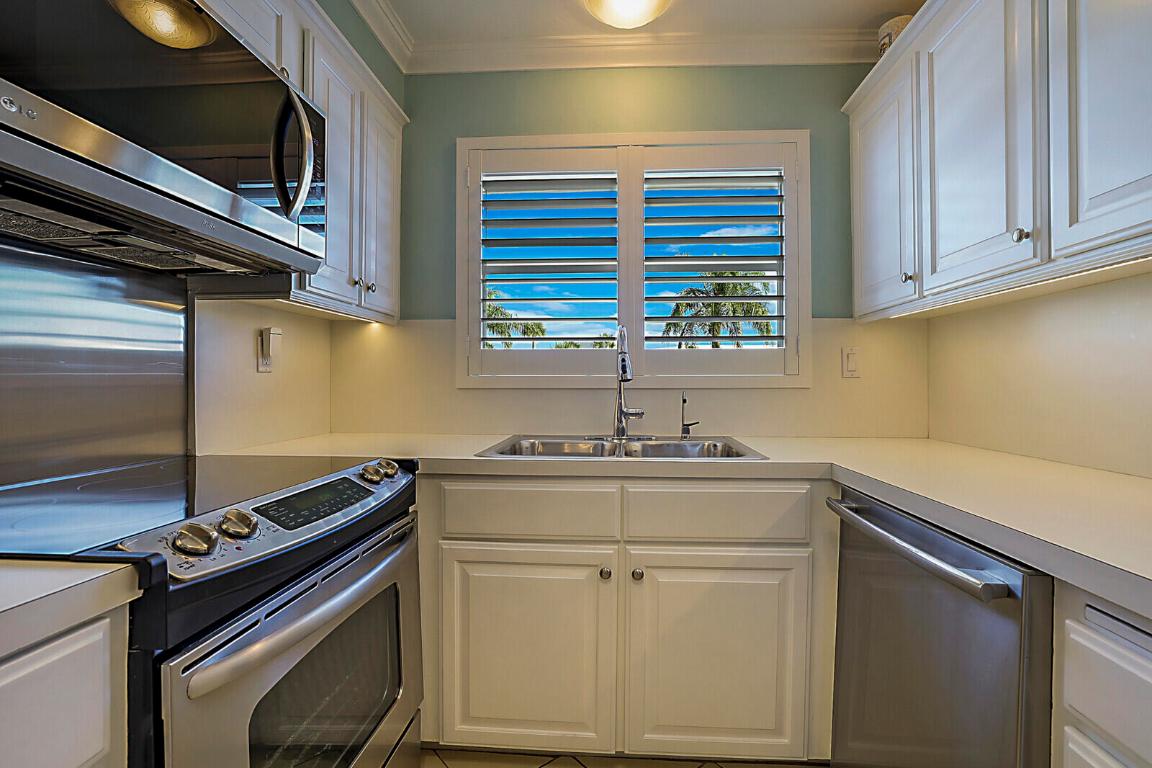 HARBOUR EAST HOUSE CONDO - Residential