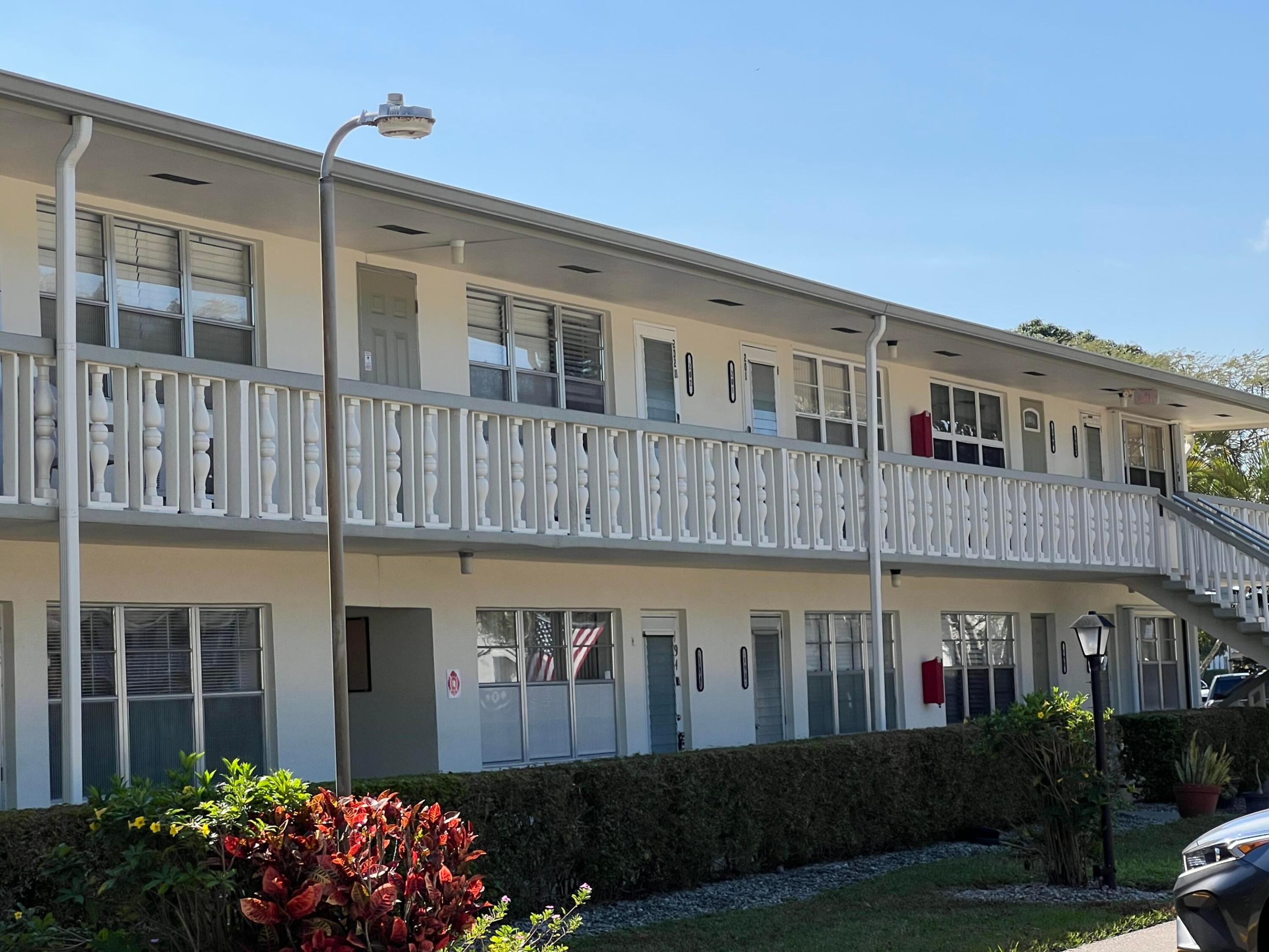 KENT CONDOS / CENTURY VILLAGE - Residential Lease