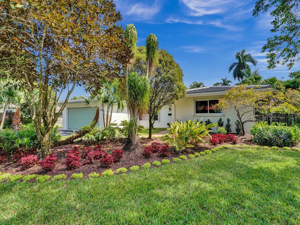 Photo of 886 Alamanda Court, Plantation, FL 33317 (MLS # F10405673)