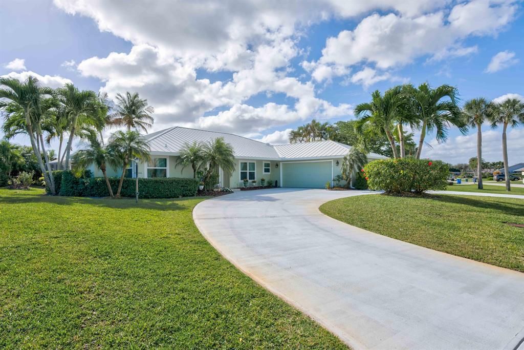 Photo of 6924 SE Bunker Hill Drive, Hobe Sound, FL 33455 (MLS # R10850028)