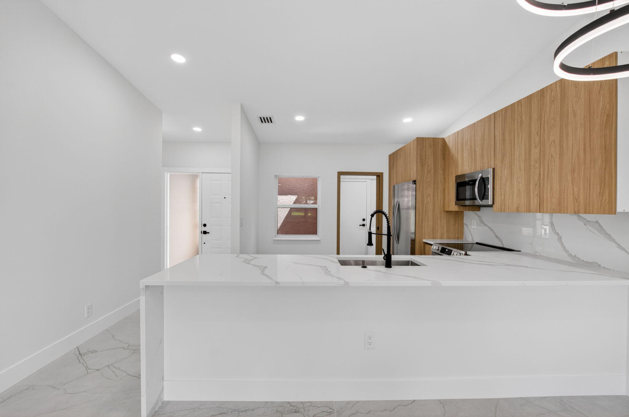 WHISPER WALK SEC E CONDO PARKSHORE - Residential