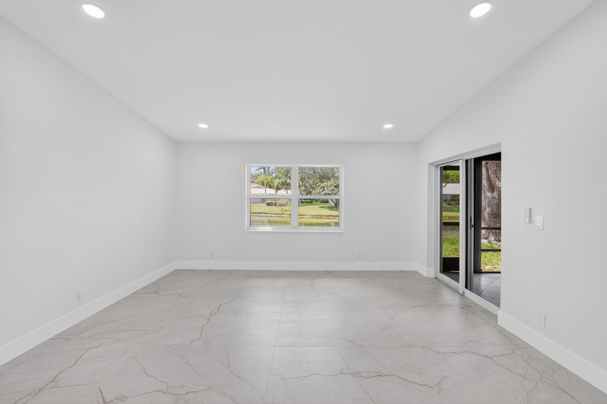 WHISPER WALK SEC E CONDO PARKSHORE - Residential