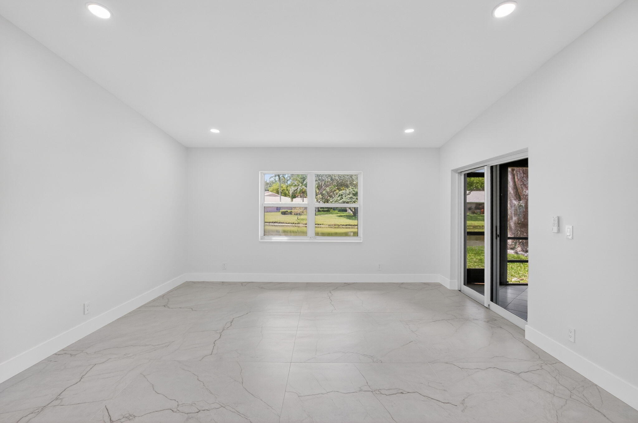 WHISPER WALK SEC E CONDO PARKSHORE - Residential