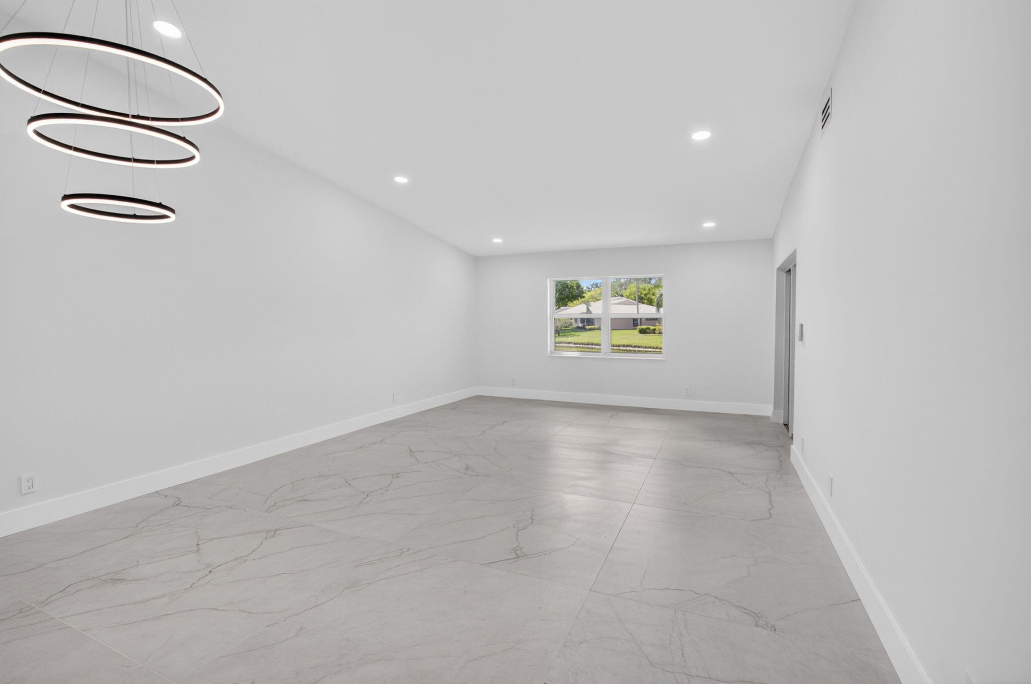 WHISPER WALK SEC E CONDO PARKSHORE - Residential