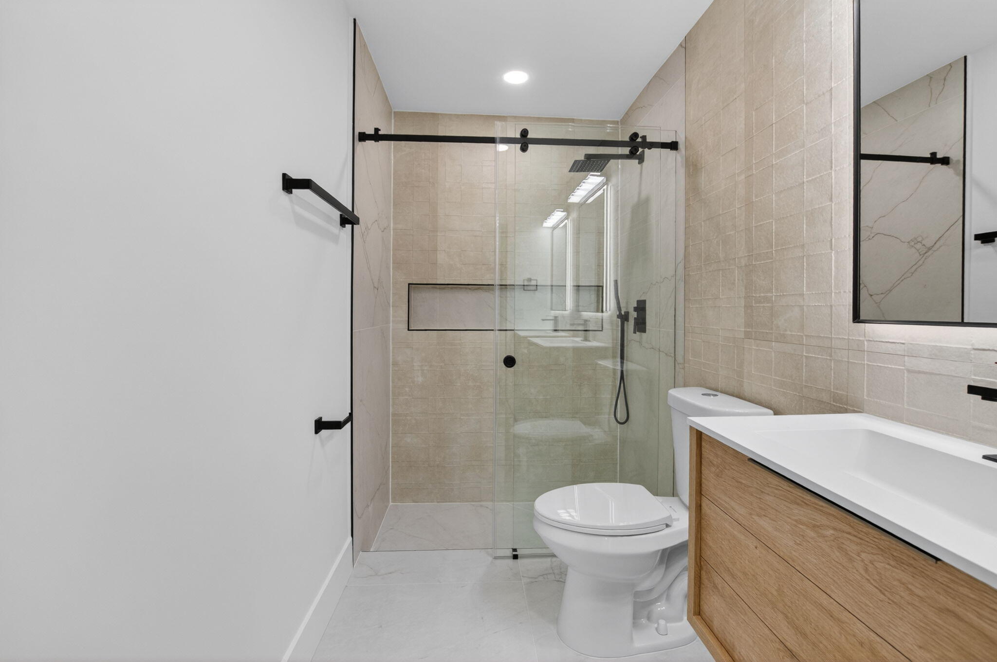 WHISPER WALK SEC E CONDO PARKSHORE - Residential