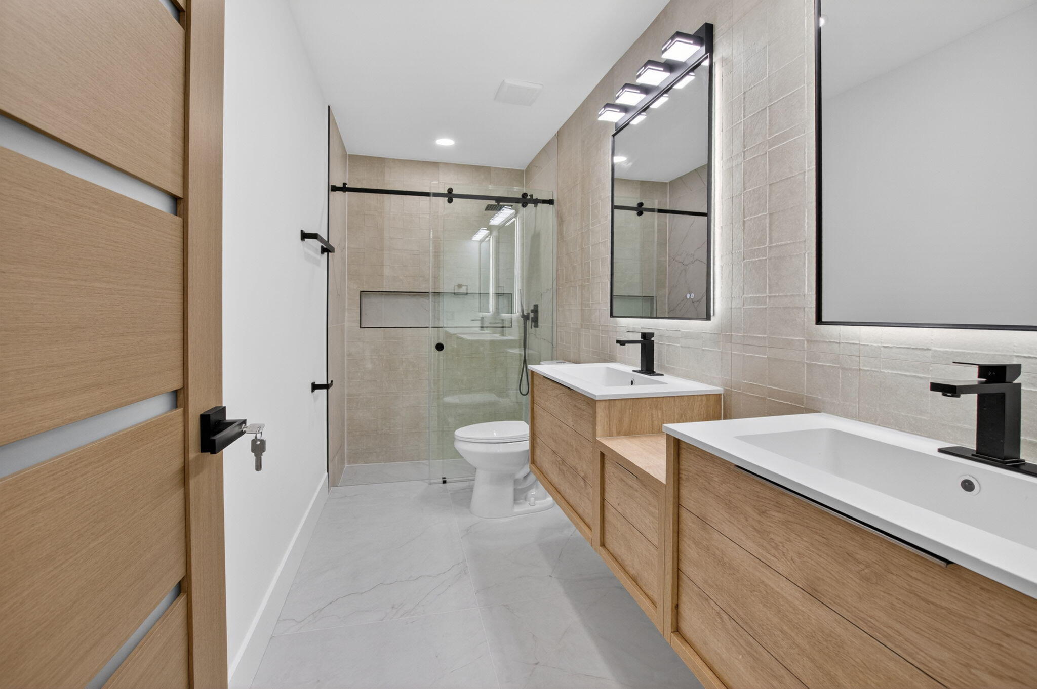 WHISPER WALK SEC E CONDO PARKSHORE - Residential