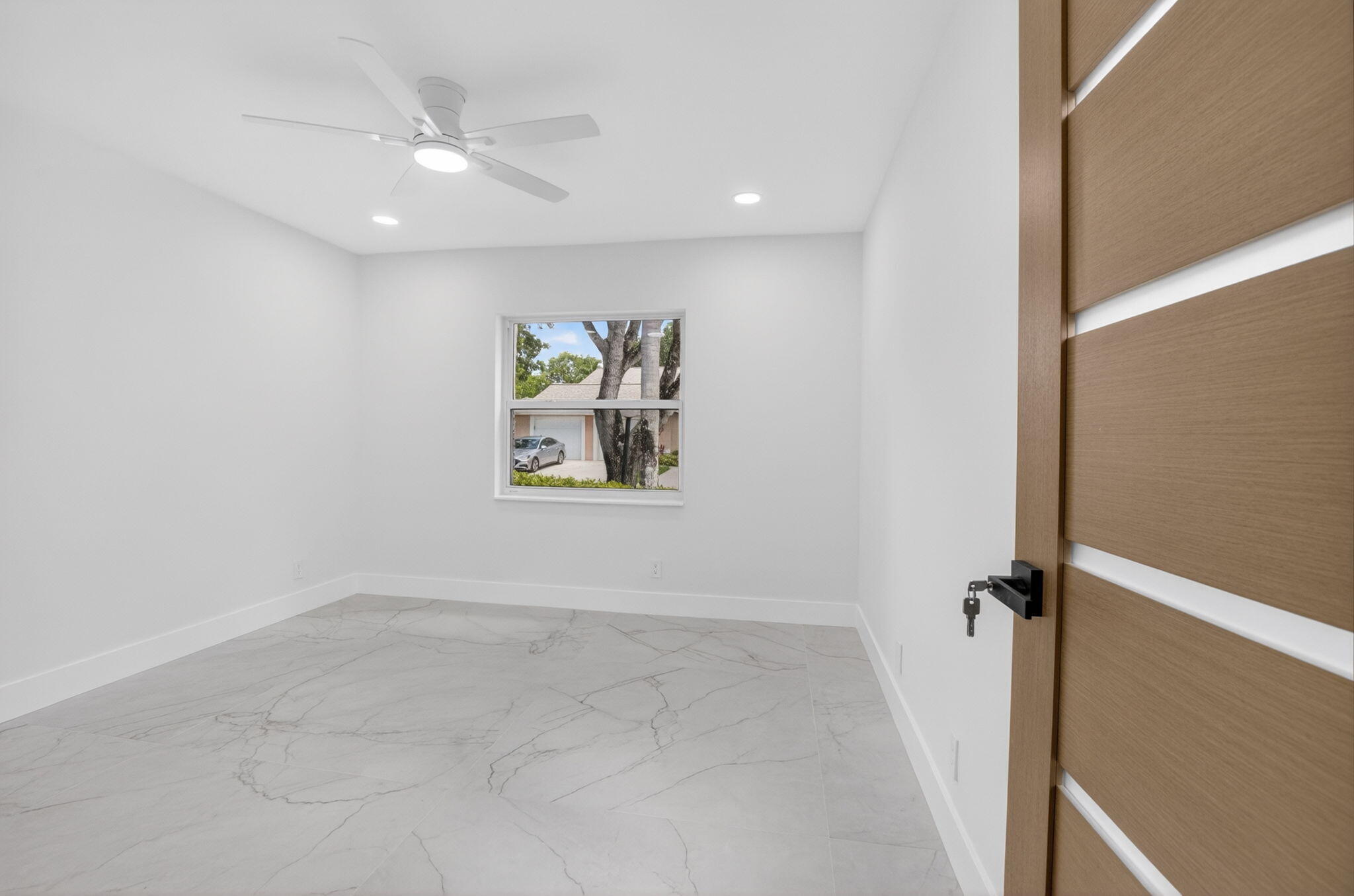 WHISPER WALK SEC E CONDO PARKSHORE - Residential