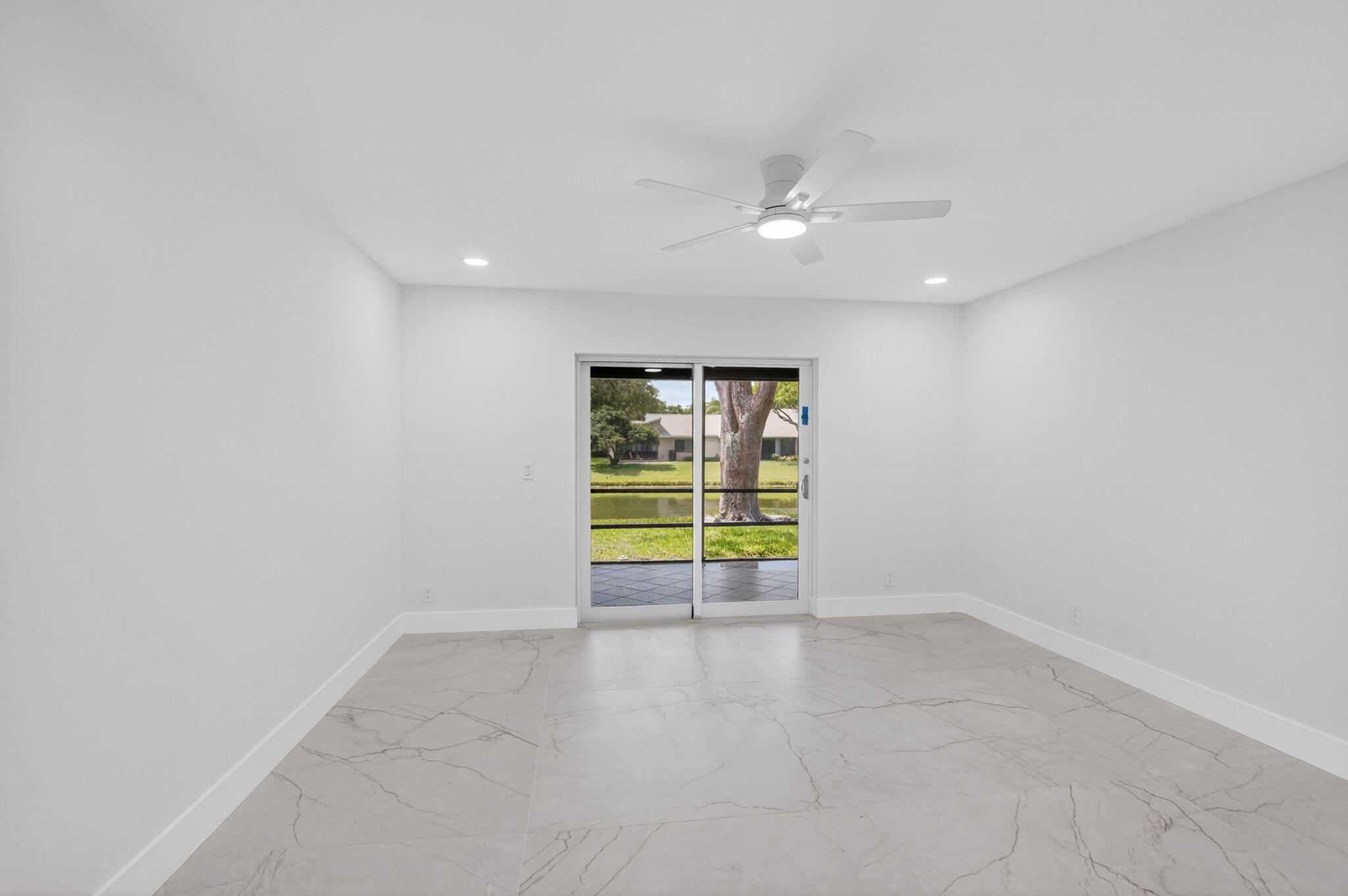 WHISPER WALK SEC E CONDO PARKSHORE - Residential