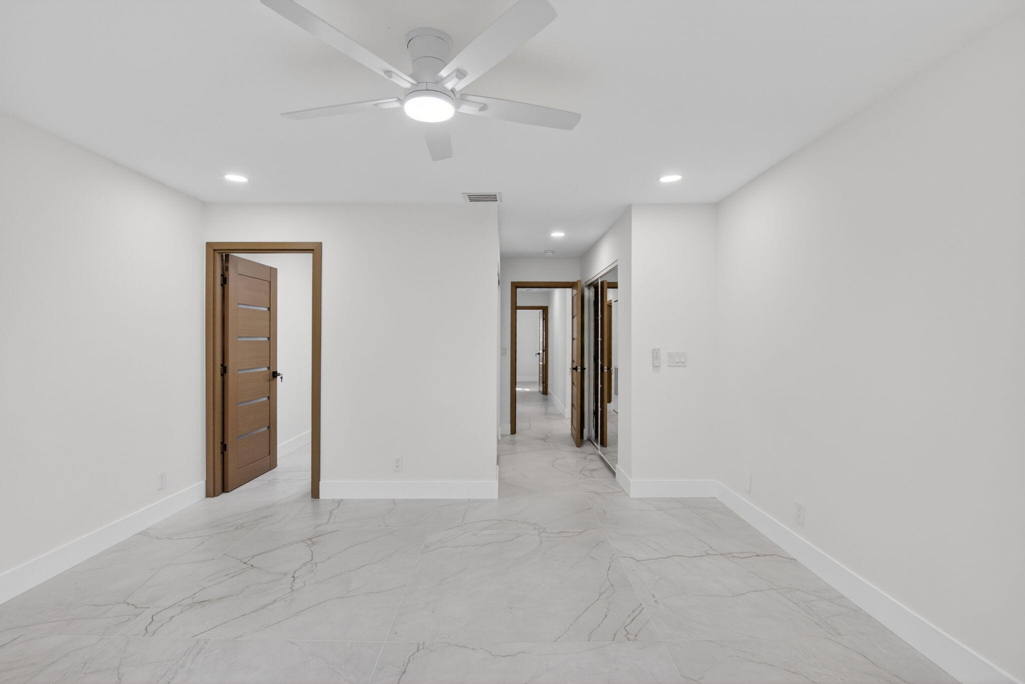 WHISPER WALK SEC E CONDO PARKSHORE - Residential