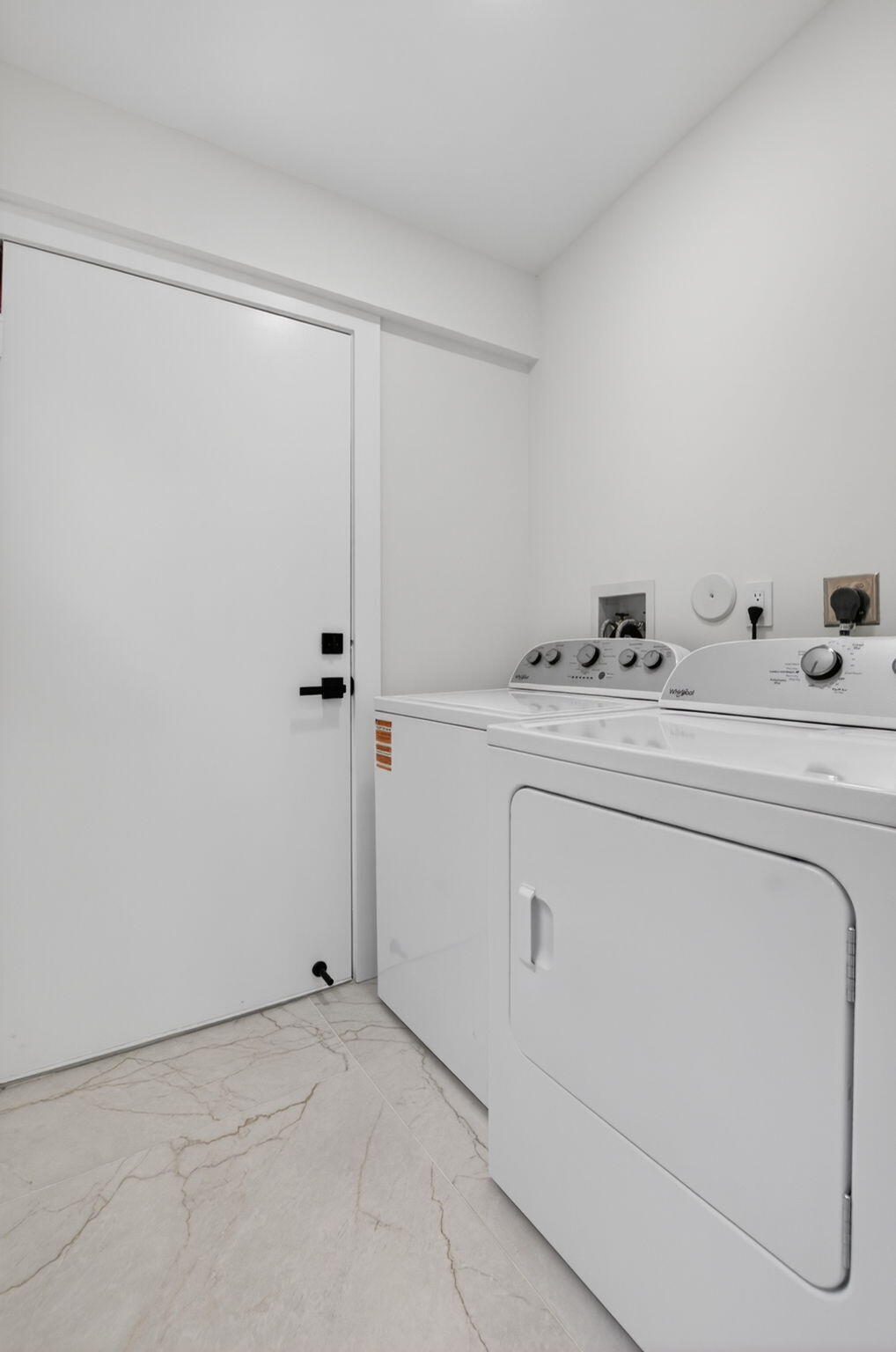 WHISPER WALK SEC E CONDO PARKSHORE - Residential