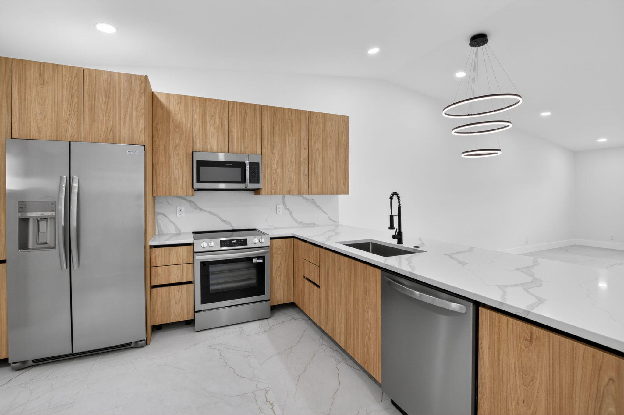 WHISPER WALK SEC E CONDO PARKSHORE - Residential