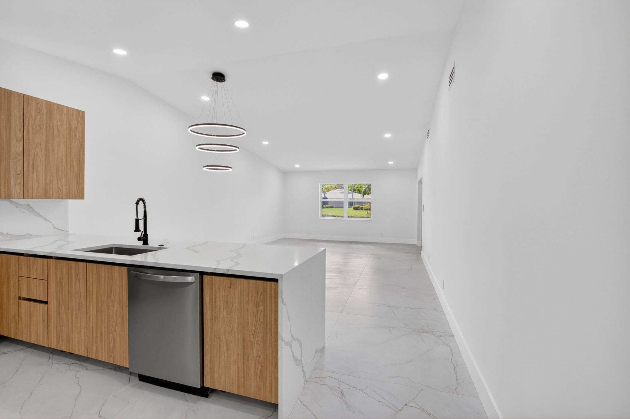 WHISPER WALK SEC E CONDO PARKSHORE - Residential