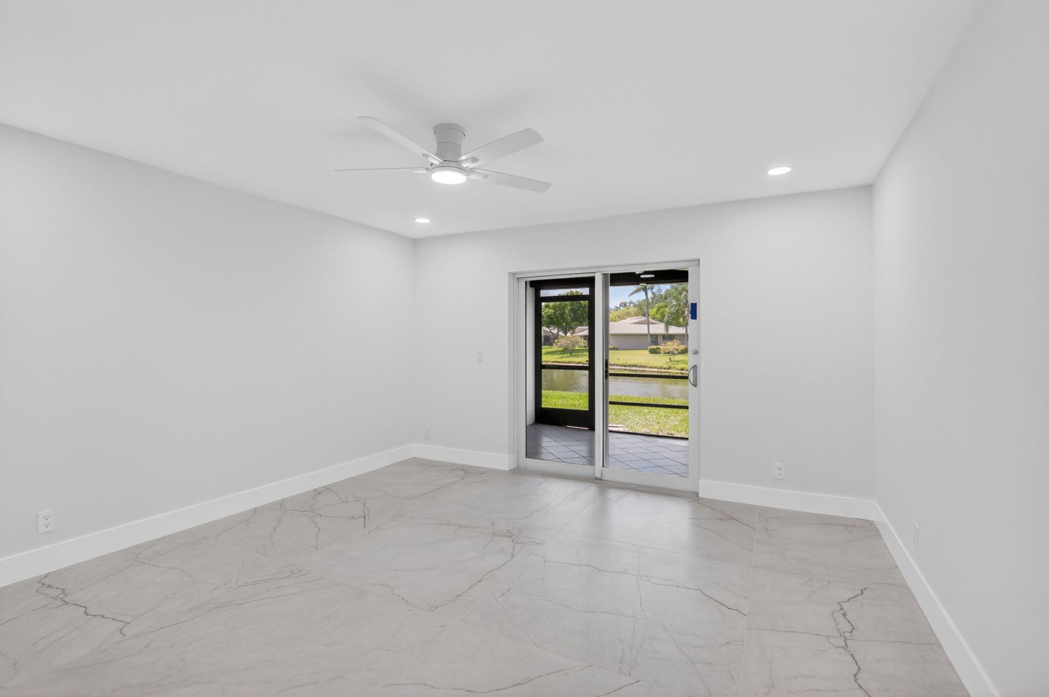 WHISPER WALK SEC E CONDO PARKSHORE - Residential