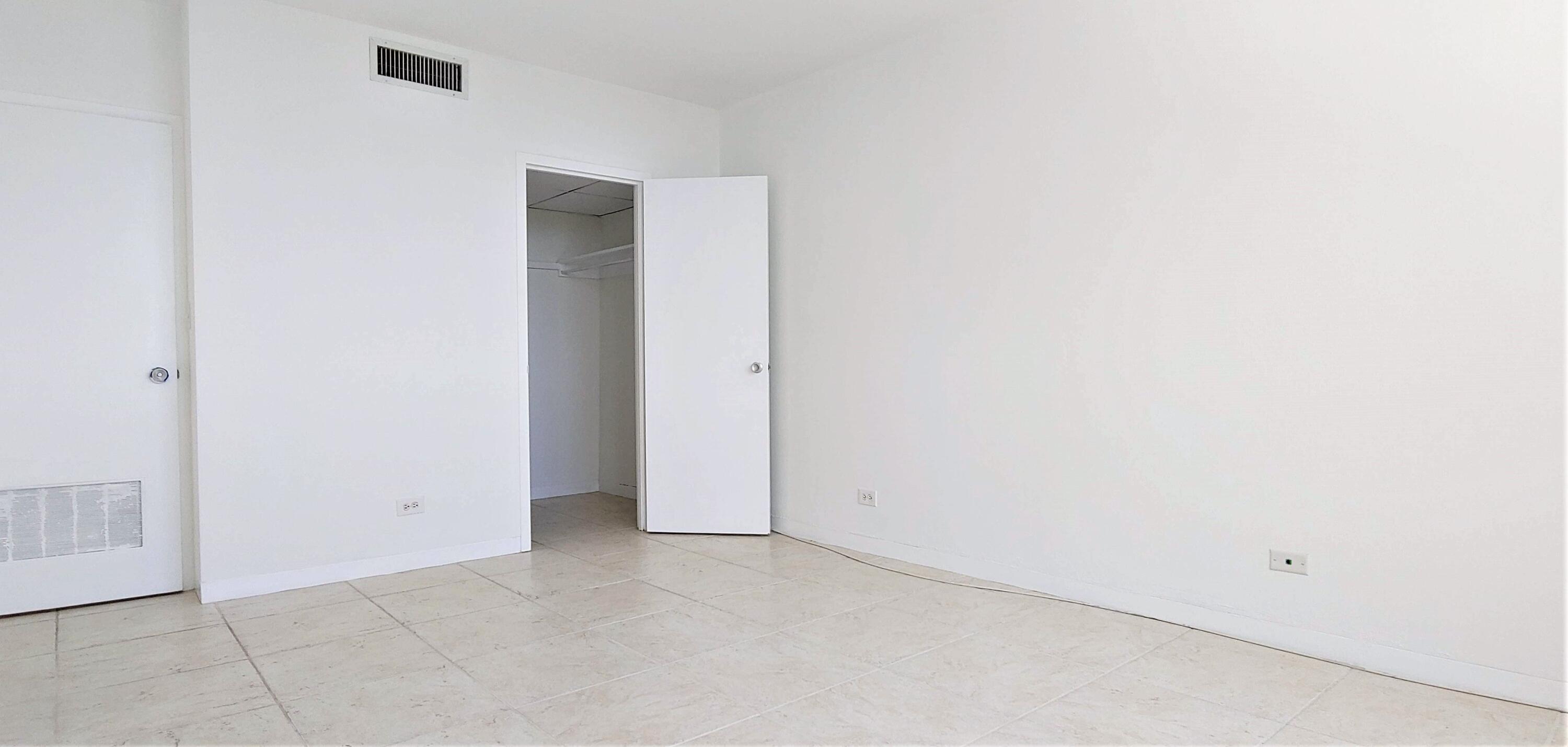 LA FONTANA APTS OF PALM BEACH INC - Residential Lease