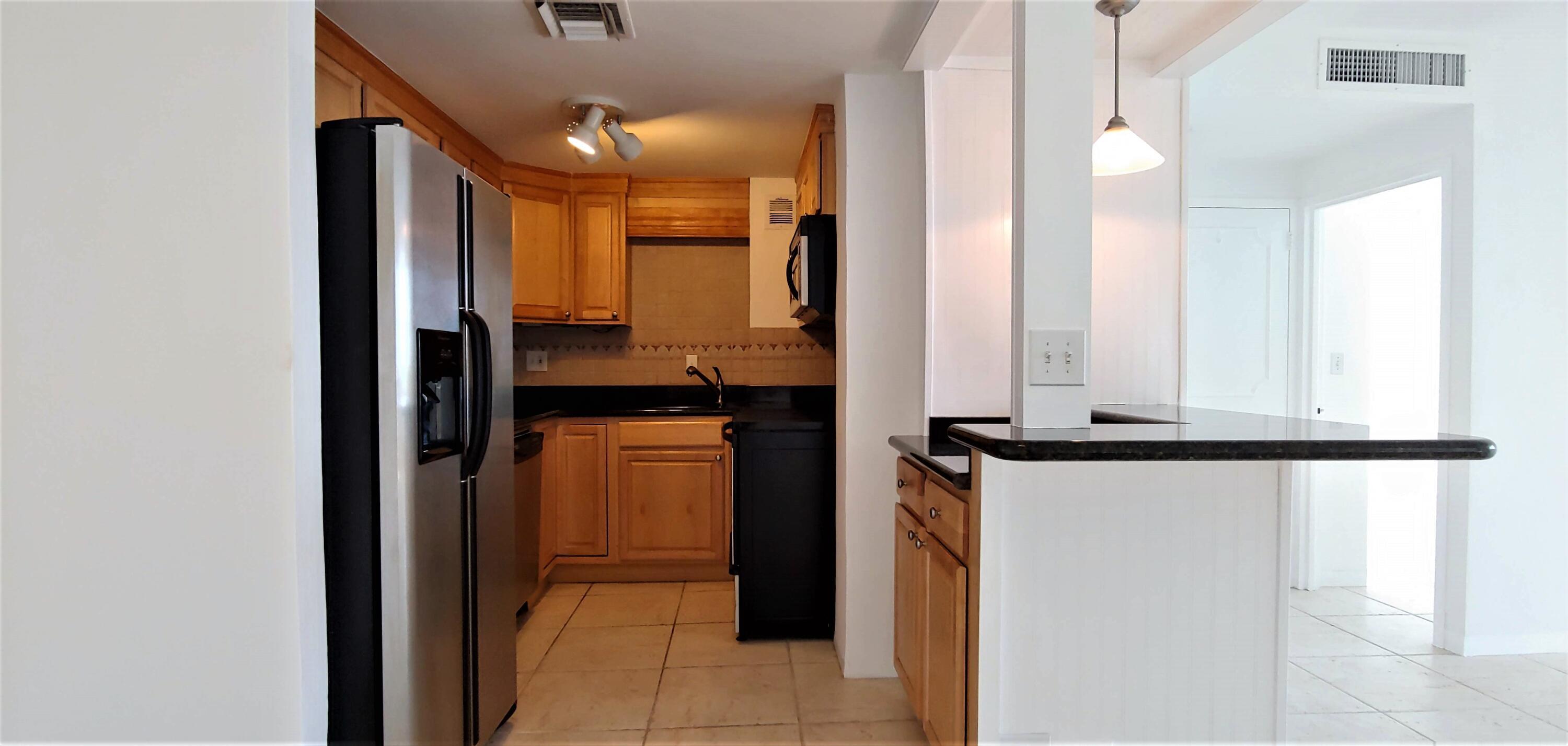 LA FONTANA APTS OF PALM BEACH INC - Residential Lease