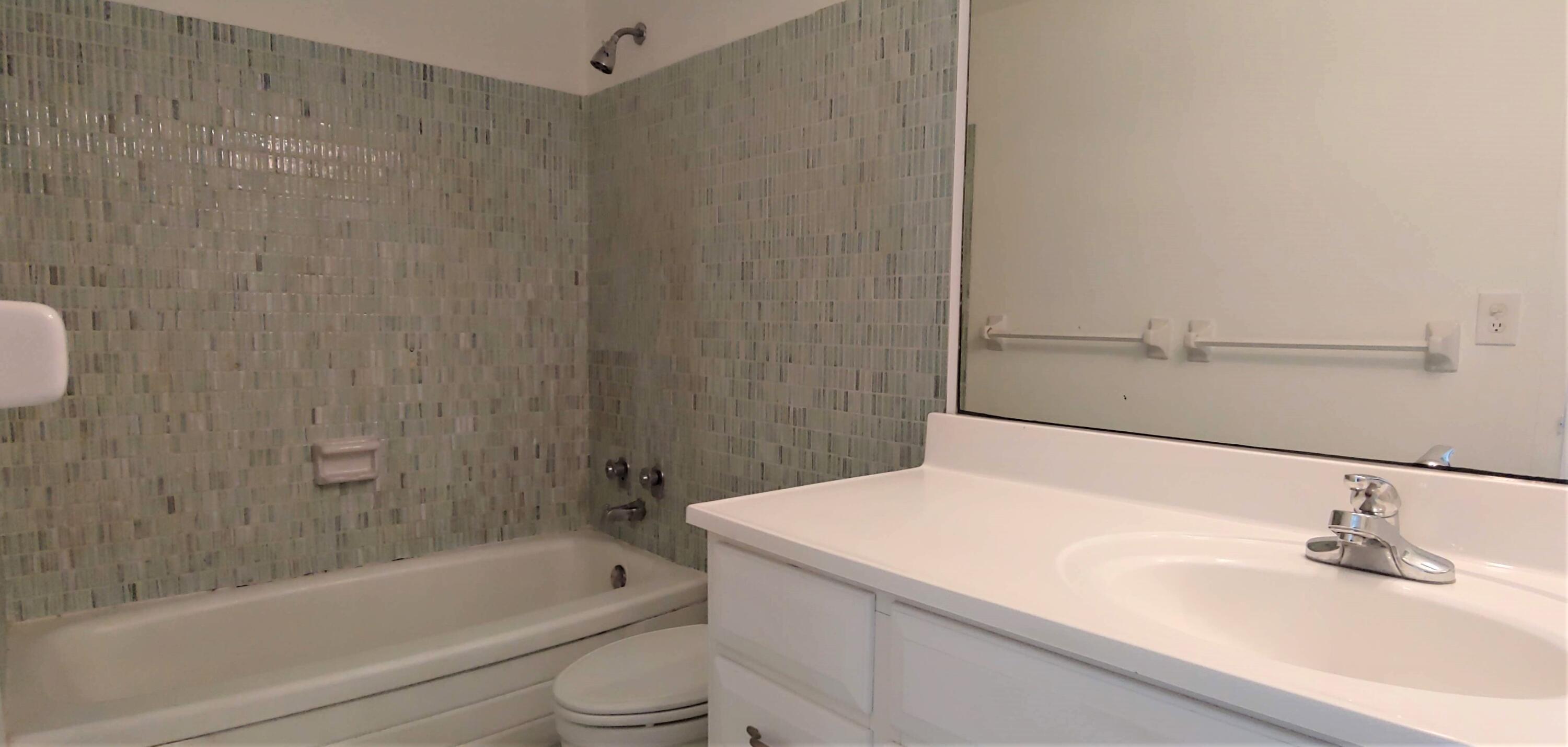 LA FONTANA APTS OF PALM BEACH INC - Residential Lease