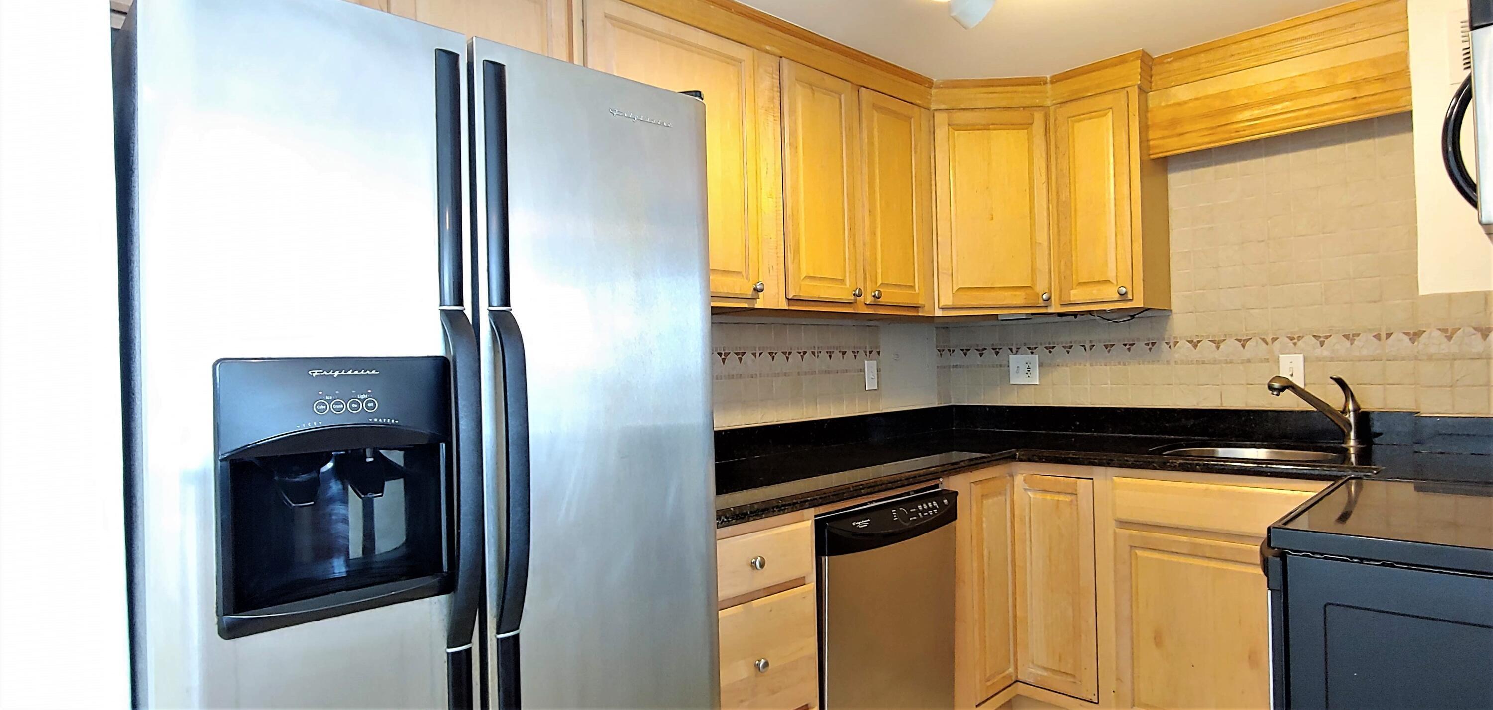 LA FONTANA APTS OF PALM BEACH INC - Residential Lease