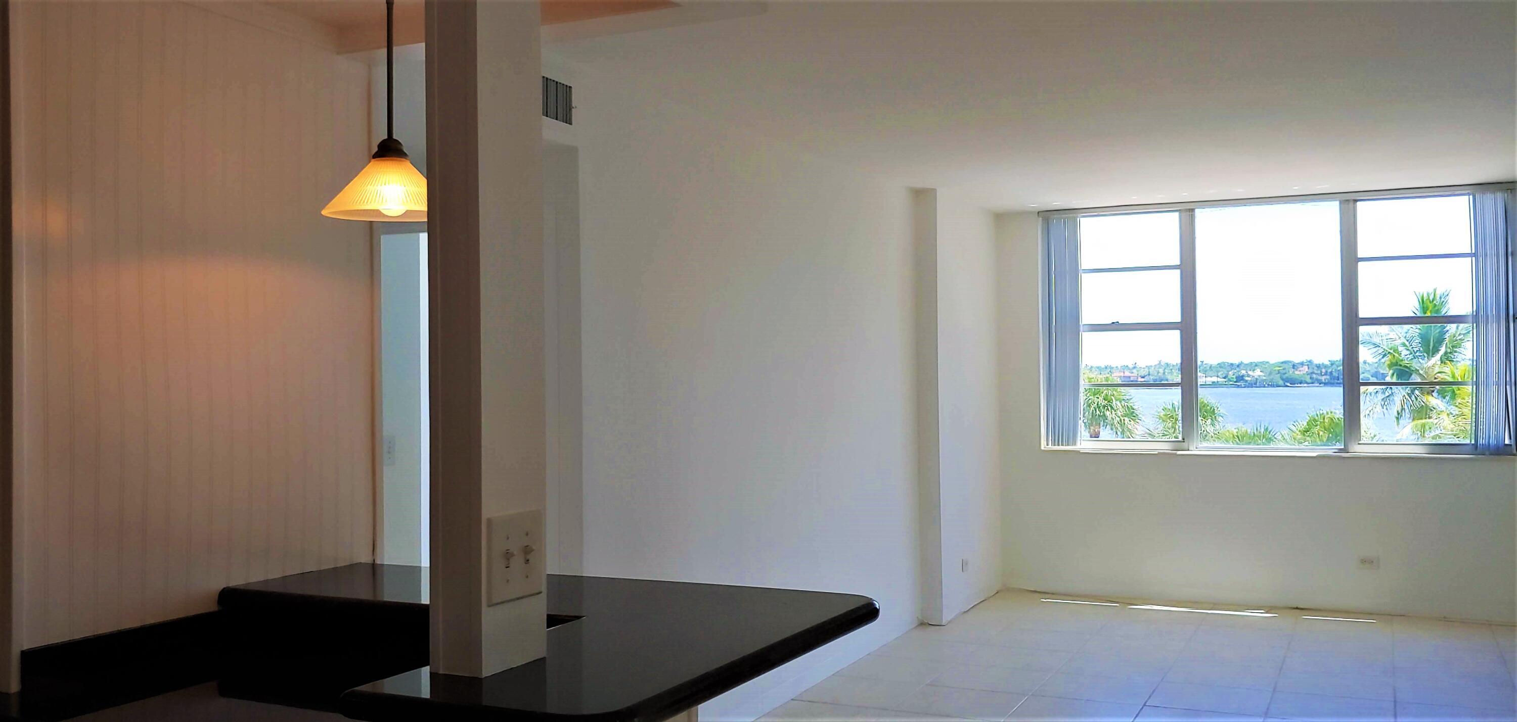 LA FONTANA APTS OF PALM BEACH INC - Residential Lease